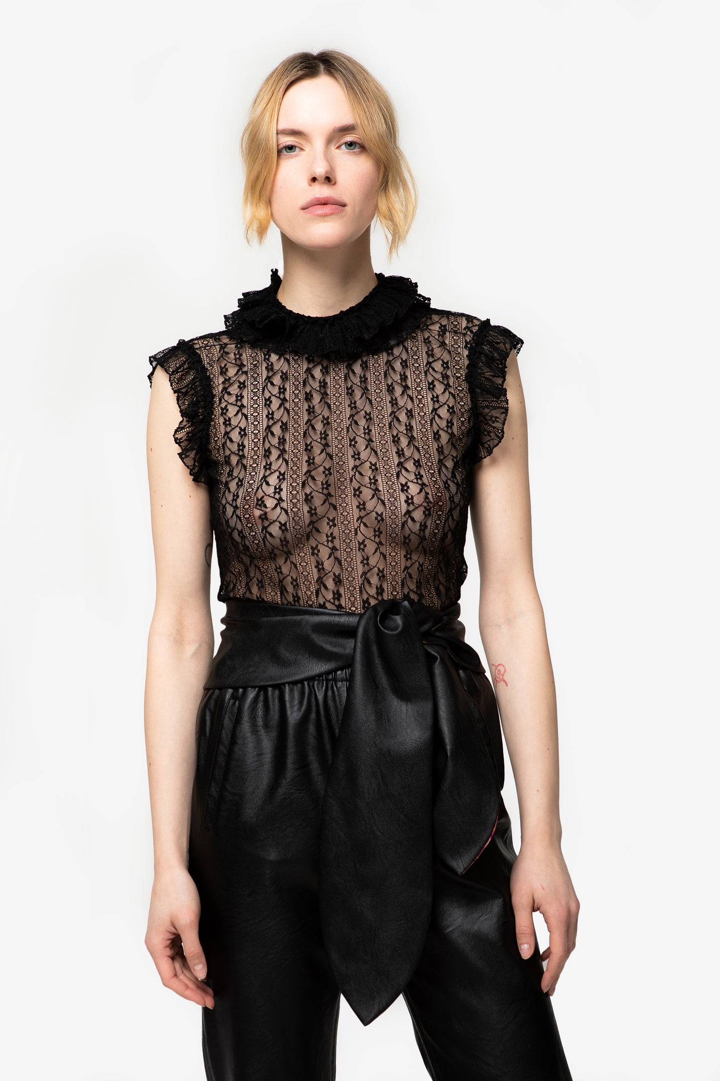 HESTER - Undress lace top