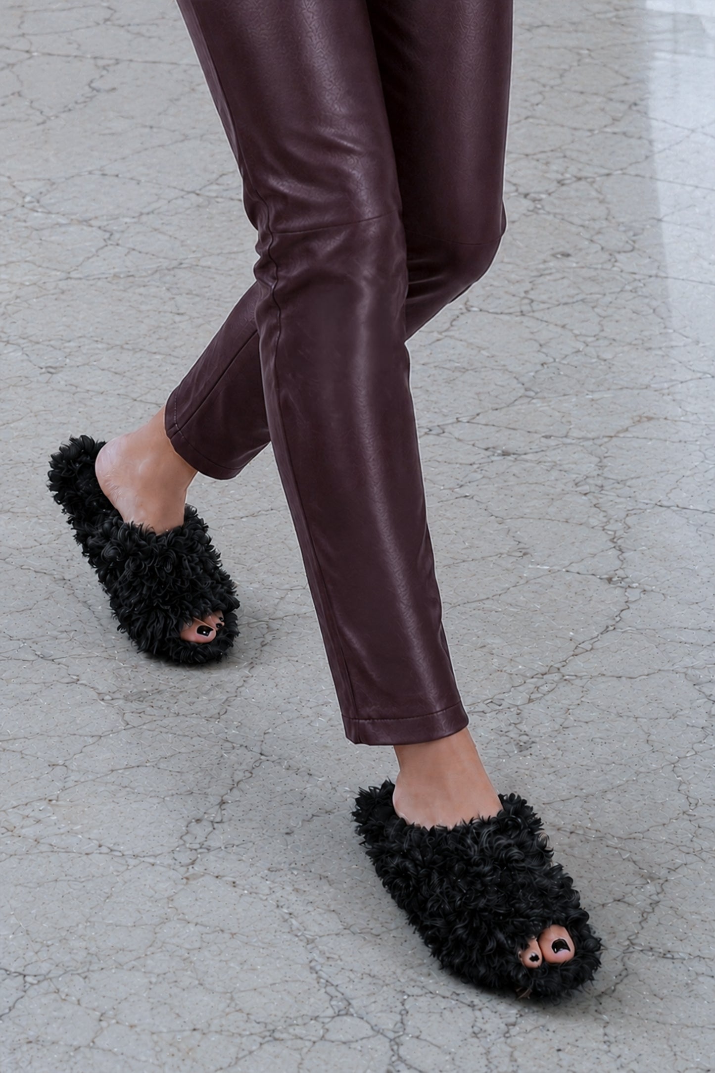 KIRA - Mule furry Black