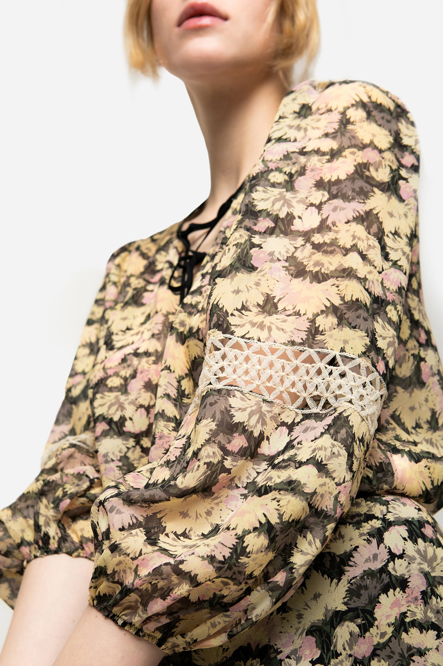 DAPHNE - Foliage lace-up blouse