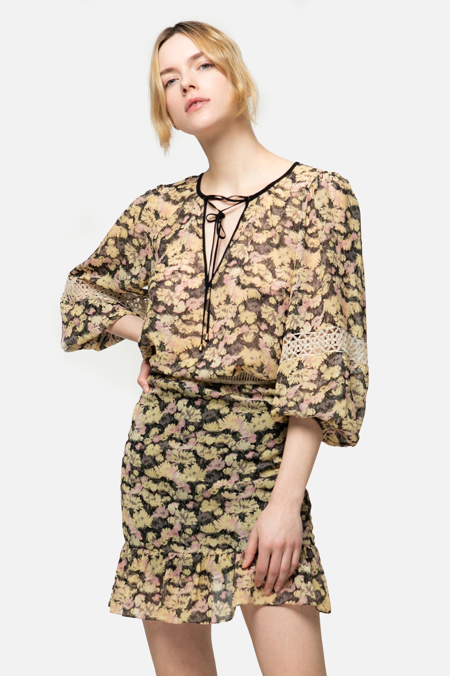 DAPHNE - Foliage lace-up blouse