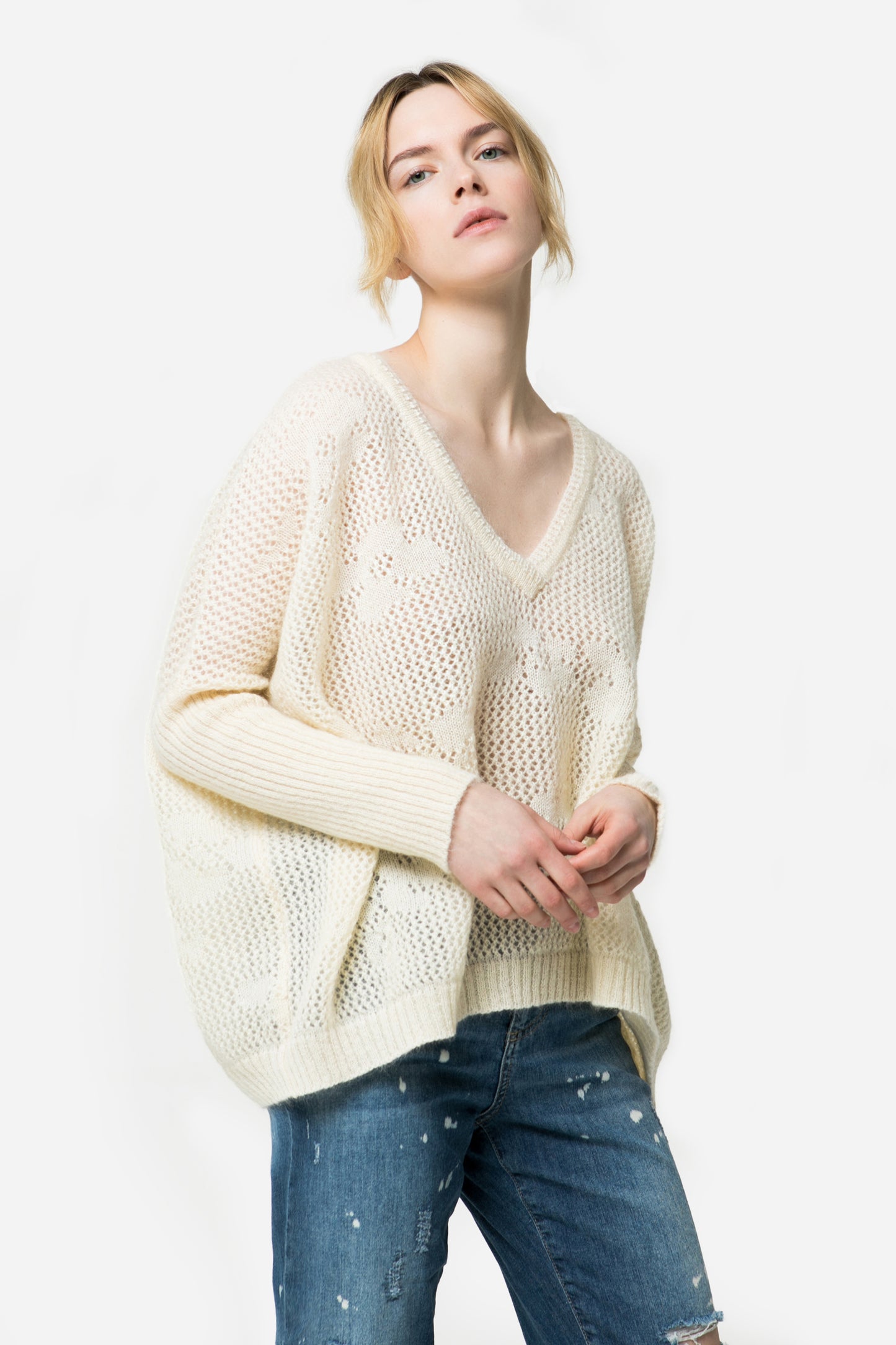 CLARA - Monochrome knitted poncho