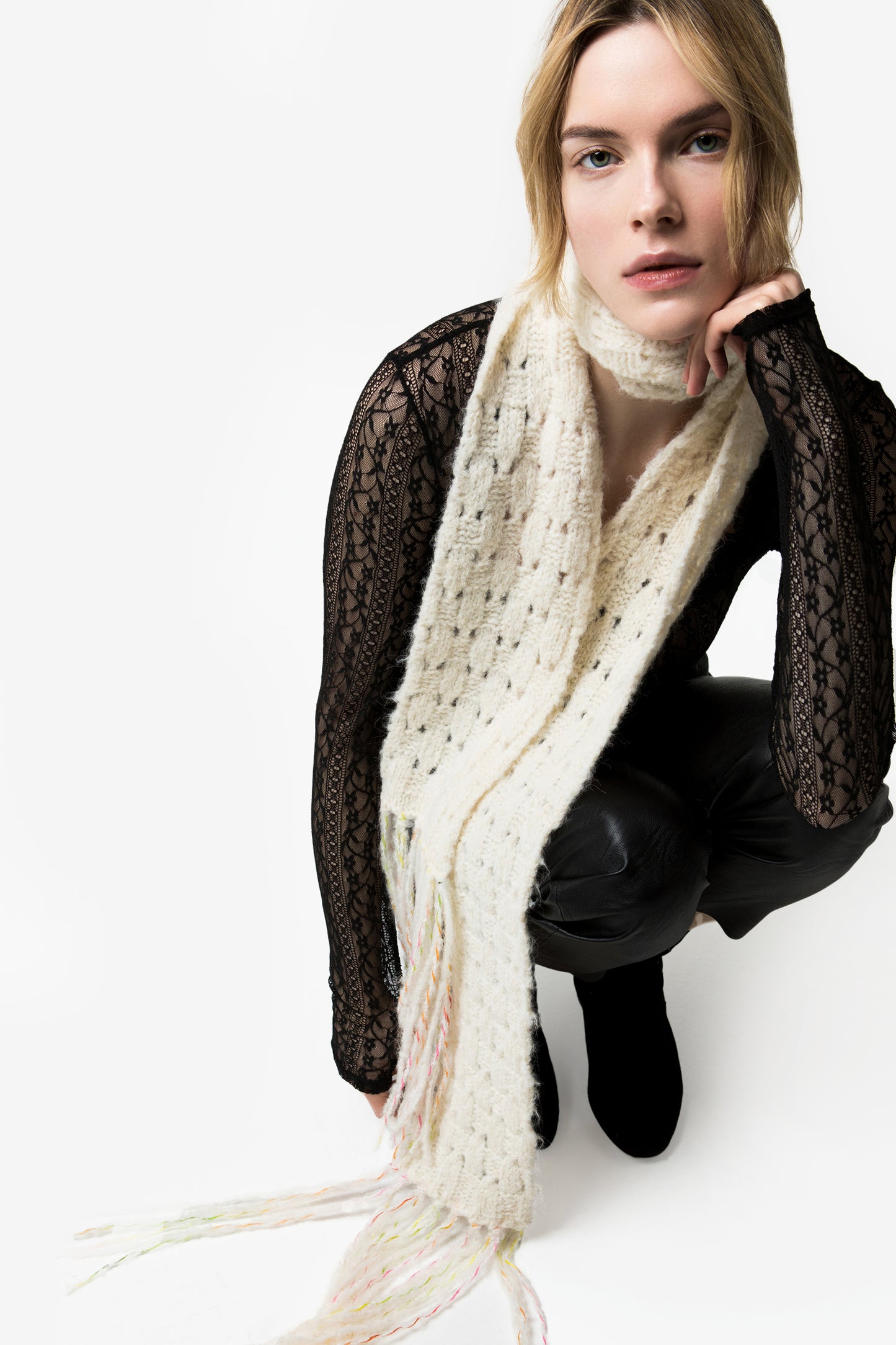LUCILLE - Scarf with Thrilling fringes